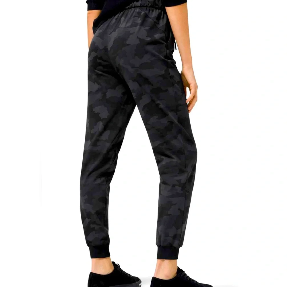Lululemon Stretch High-Rise Jogger pant
Heritage 365 Camo Deep Coal Multi 12